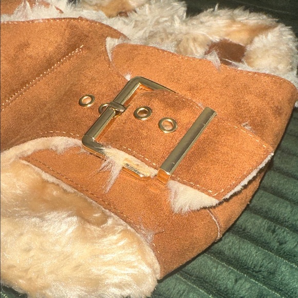 Cozy Brown Faux Fur Women's Slippers - Picture 3 of 5